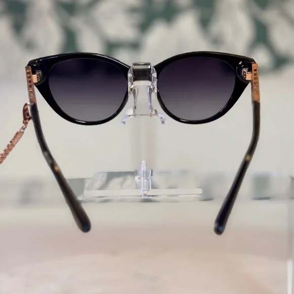 GUESS VIRAL Black Sunglasses with Removable Charms NWT & Dusties - Picture 8 of 10